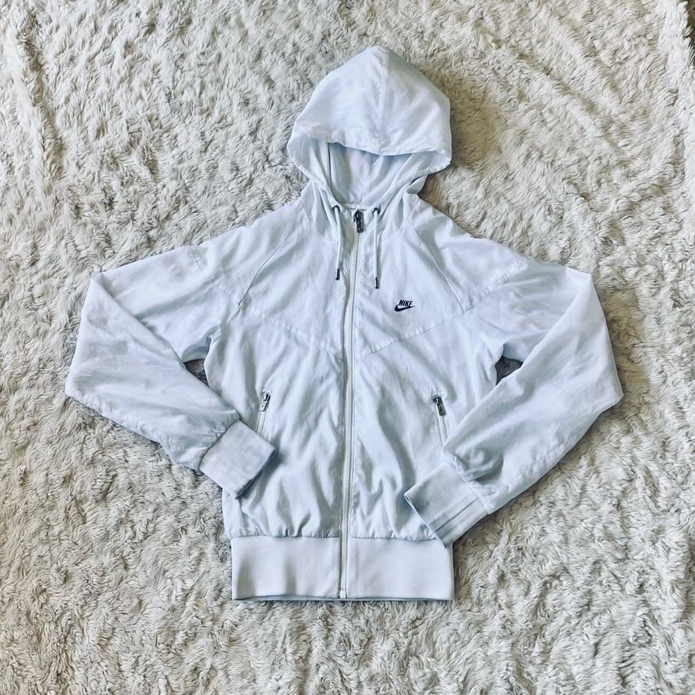 High quality Nike windbreaker.